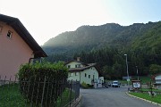 64 Uno sguardo in alto da Pregaroldi al Pizzo di Spino